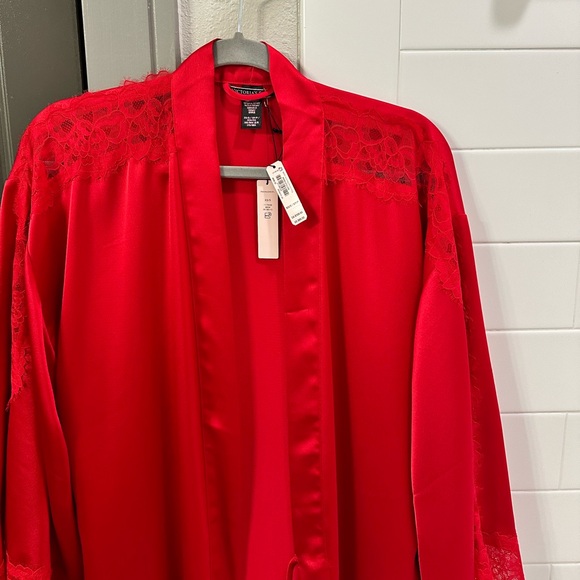 Victoria Secret Red Robe NWT - Picture 2 of 8